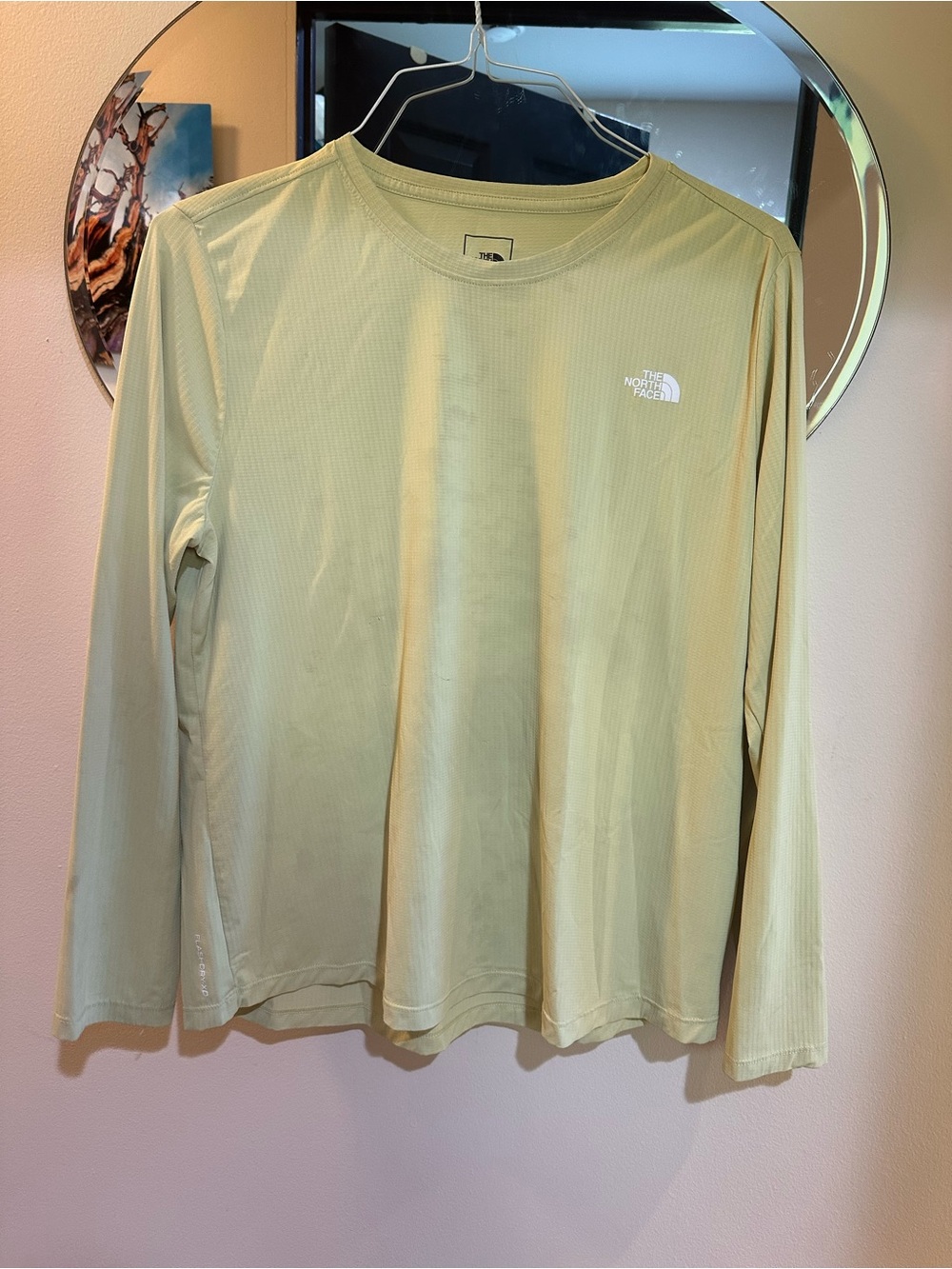 The North Face Women’s XL FlashDry-XD Long Sleeve Performance Shirt